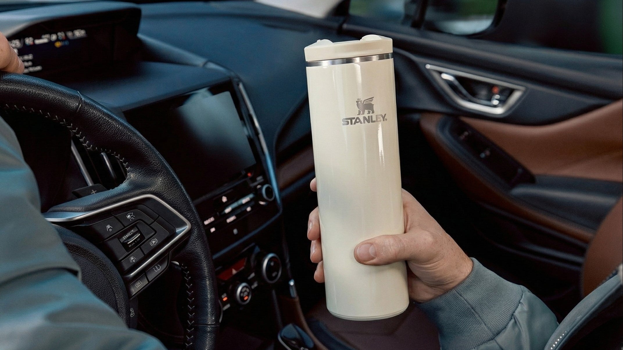 Person holding Transit Flip Tog Mug in Car