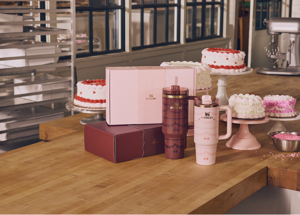 Stanley 1913 Quencher® H2.O Flowstate™ Tumbler in Red Velvet Cake