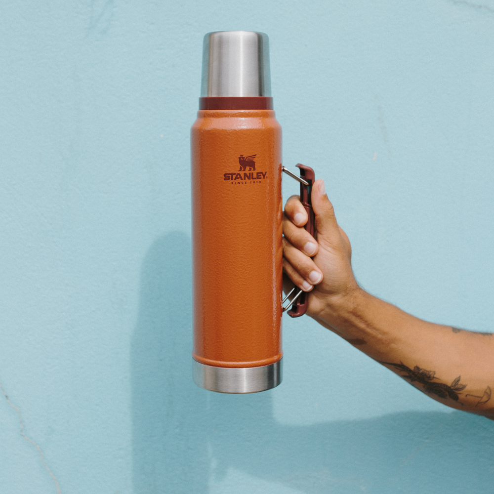 Stanley 1913 Classic Legendary Bottle in Hammertone Clay | View 3