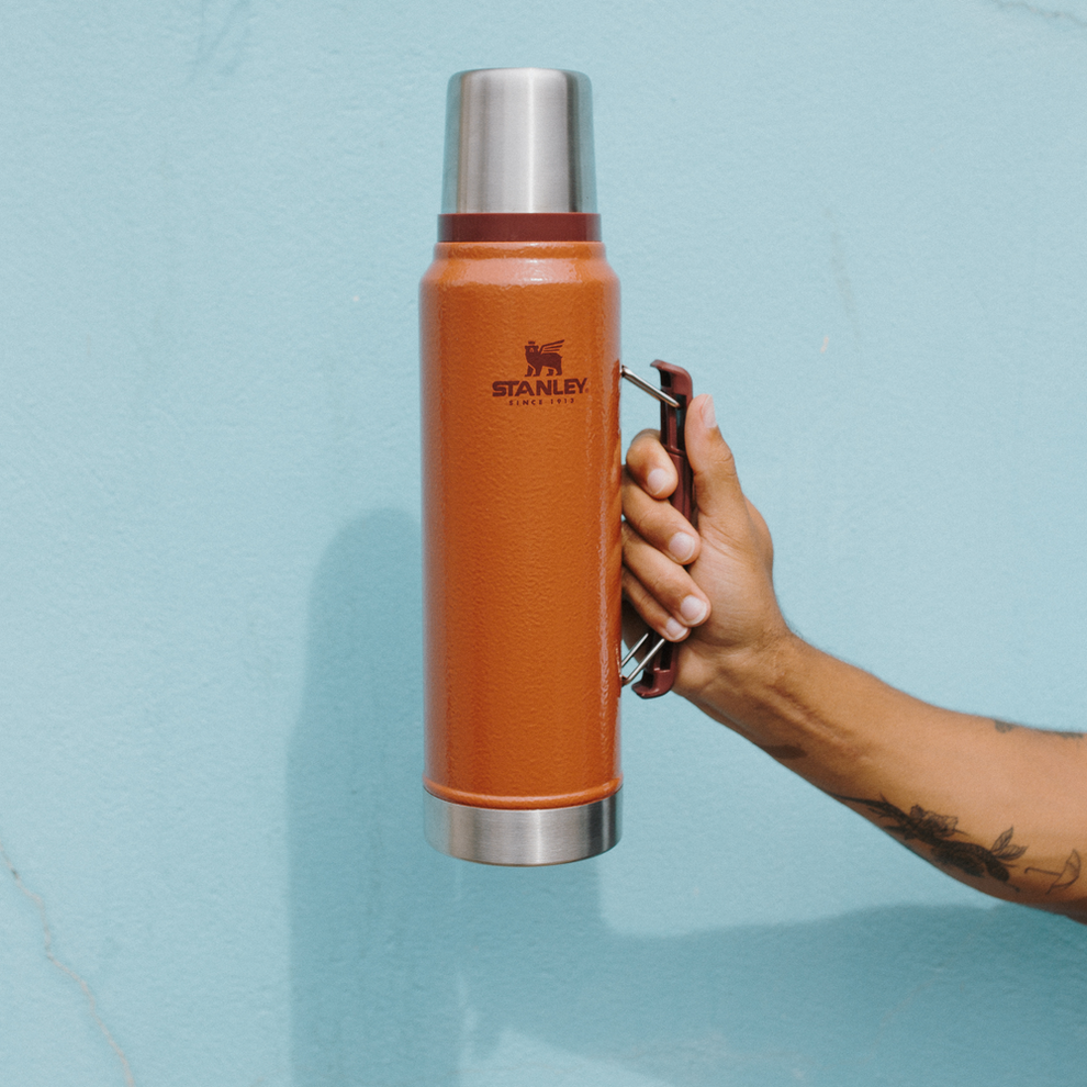 Stanley 1913 Classic Legendary Bottle in Hammertone Clay