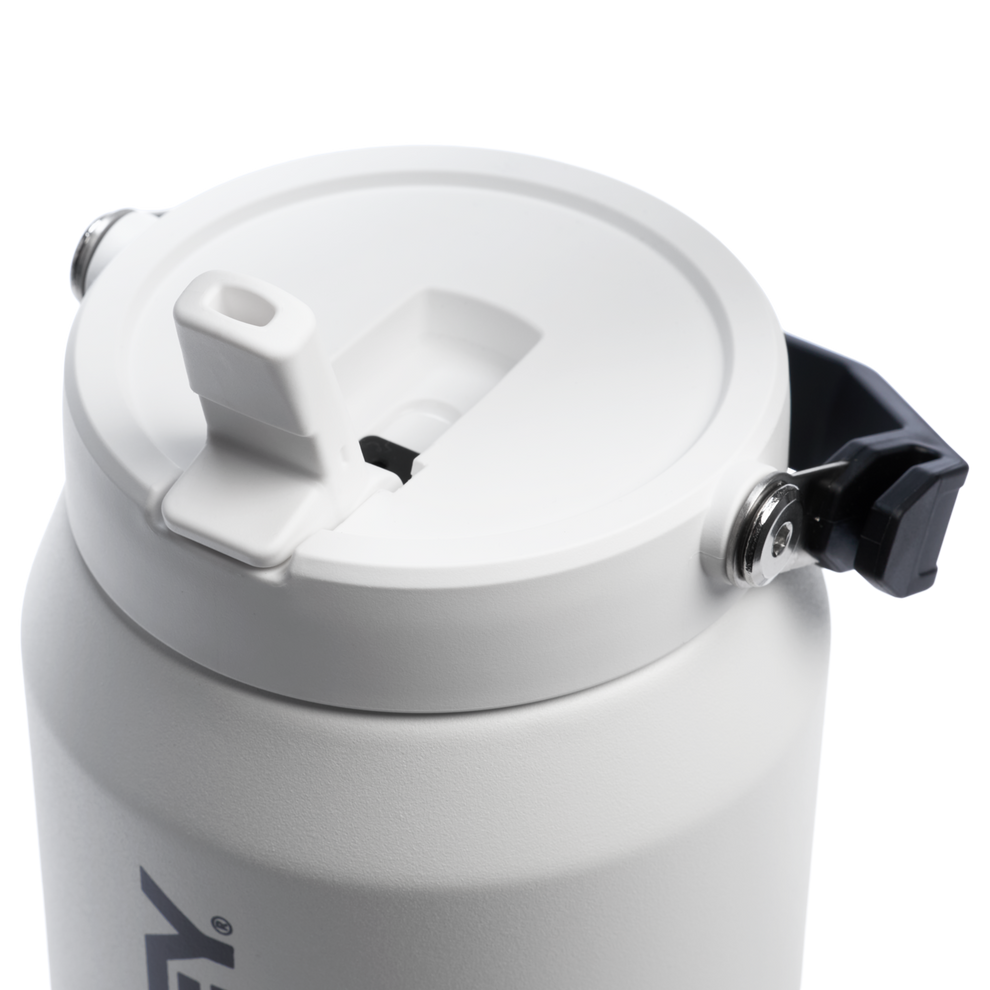Stanley 1913 The IceFlow™ Flip Straw 2.0 Jug in Chalk