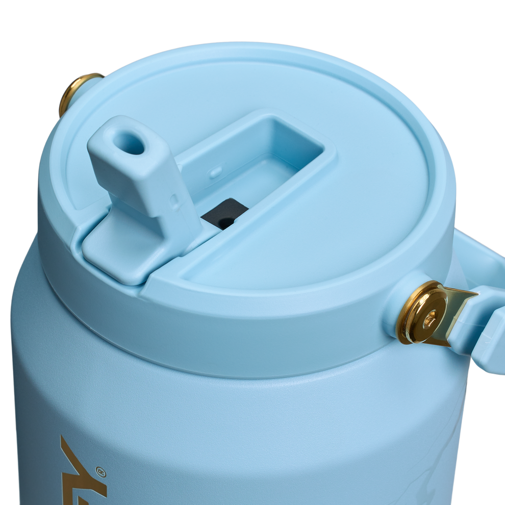 Stanley 1913 Messi x Stanley 1913 IceFlow™ Flip Straw Jug in Messi Striker Blue
