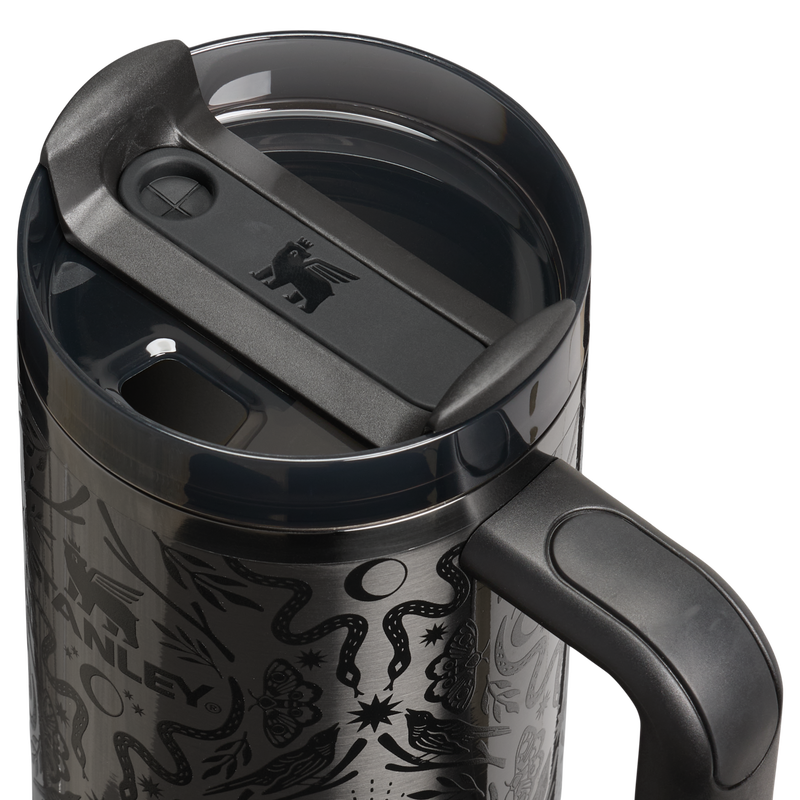 Stanley 1913 Quencher® H2.0 FlowState™ Tumbler 0.89L in Deadly Damask | Lid Detailed View
