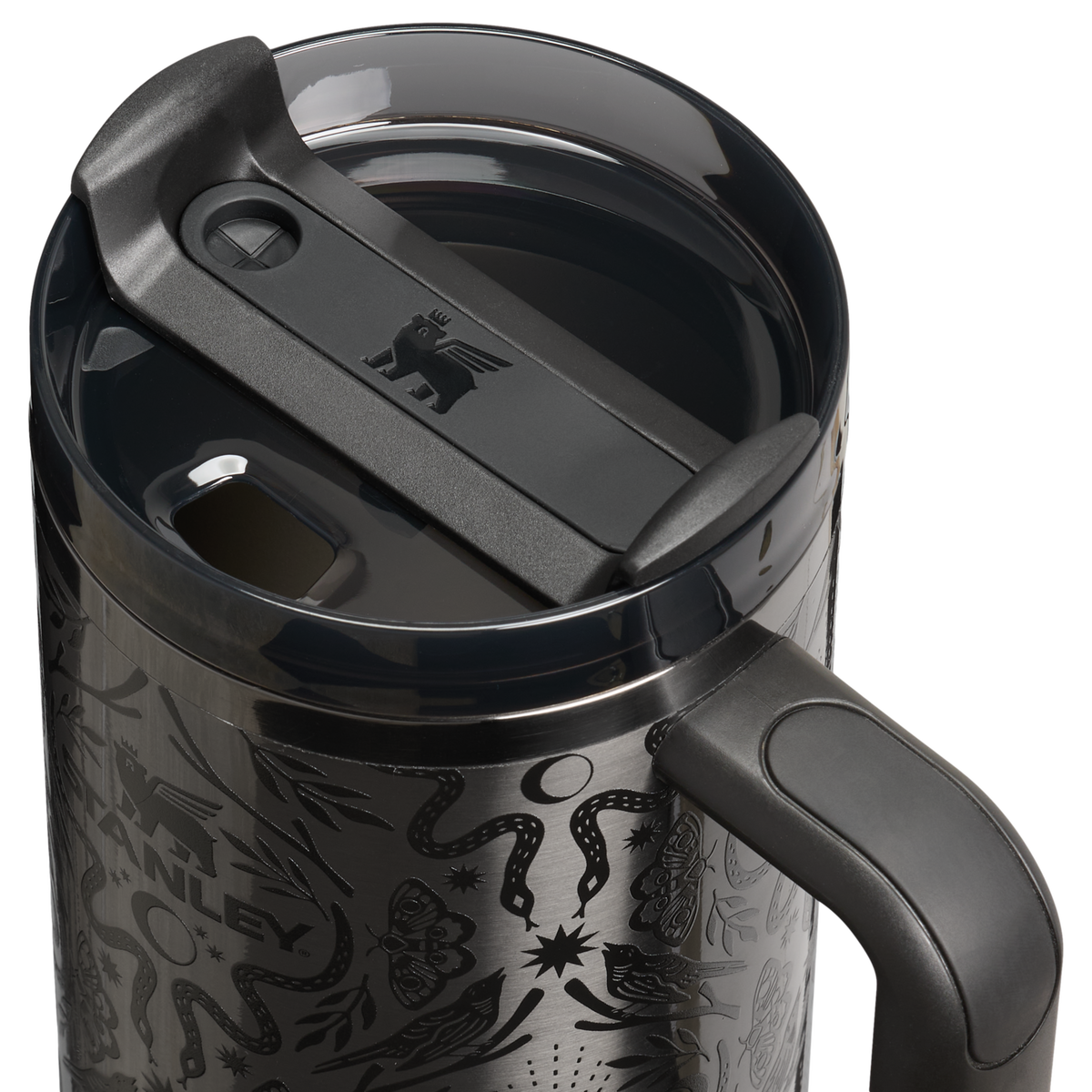 Stanley 1913 Quencher® H2.0 FlowState™ Tumbler 1.18L in Deadly Damask | Lid Detailed View