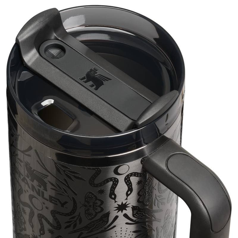 Stanley 1913 Quencher® H2.0 FlowState™ Tumbler 1.18L in Deadly Damask | Lid Detailed View