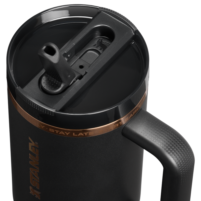 Stanley 1913 Messi x Stanley 1913 Quencher® ProTour Flip Straw Tumbler  1.18L in Messi GOAT Black | Lid Detailed View