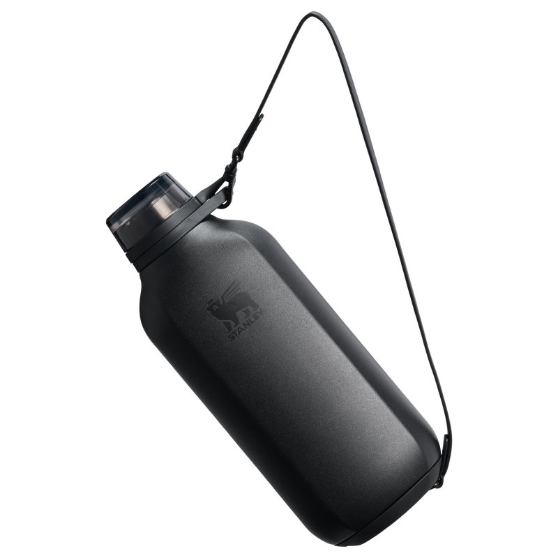 Stanley 1913 Clutch Bottle 0.47L in Black | Front View