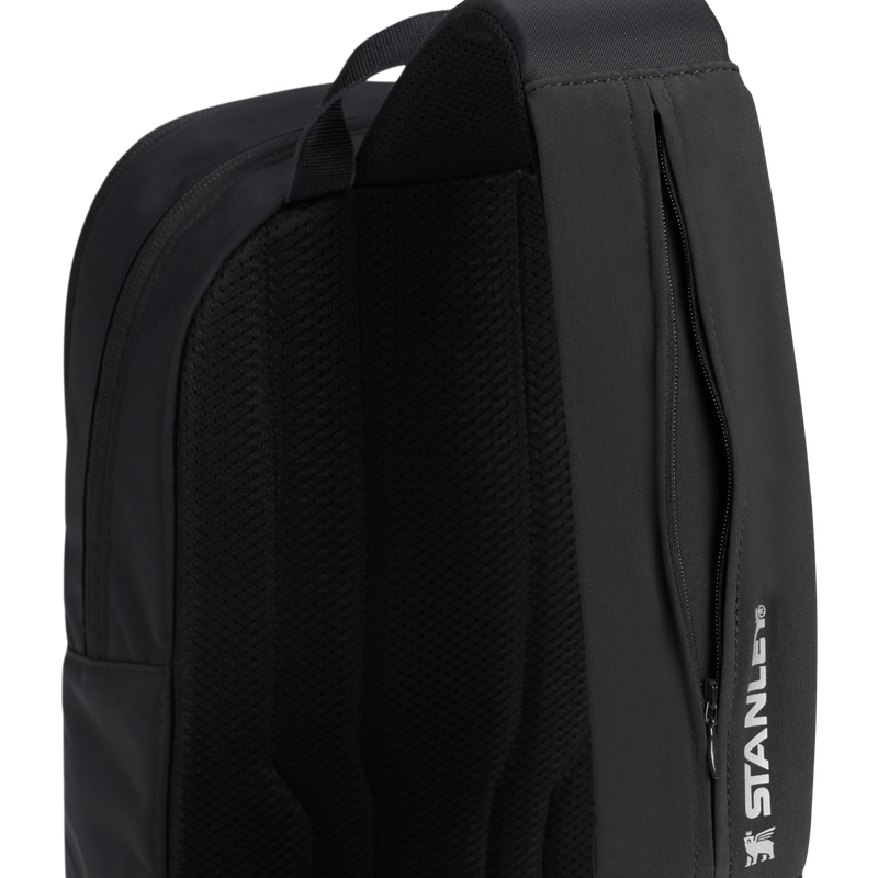 Stanley 1913 Vitalize™ Macro Method Crossbody 9.5L in Black | Detailed View