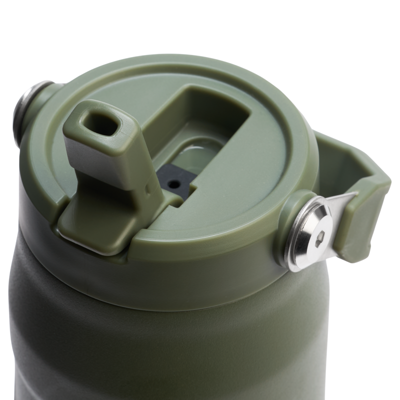 Stanley 1913 IceFlow™ Bottle Flip Straw 2.0 0.71L in Dried Pine | Lid Detailed View