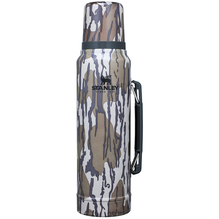 Stanley 1913 Classic Legendary Bottle 1.0L in Mossy Oak Bottomland