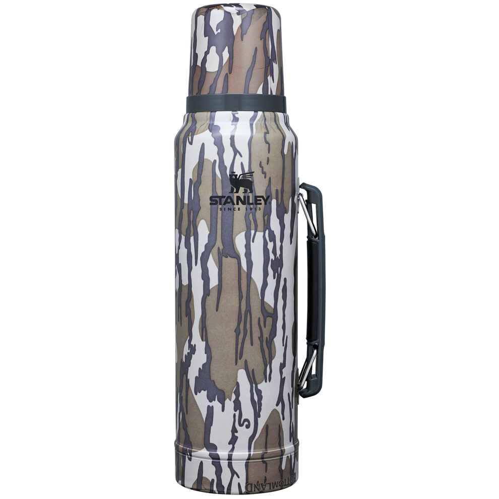 Stanley 1913 Classic Legendary Bottle 1.0L in Mossy Oak Bottomland