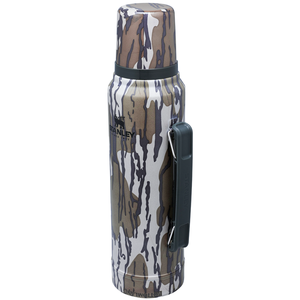 Stanley 1913 Classic Legendary Bottle 1.0L in Mossy Oak Bottomland